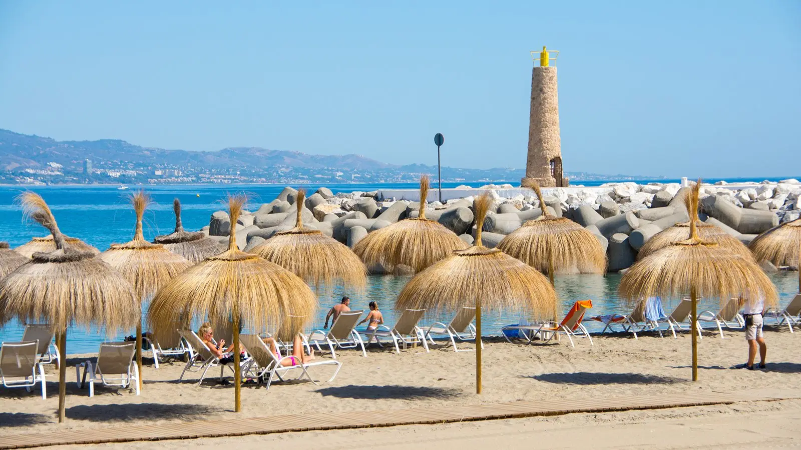 Beach clubs in Marbella, Puerto Banús and Estepona: a guide from El Paraíso