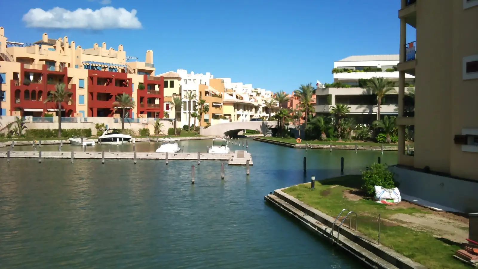 Sotogrande from El Paraíso: marina, polo, beaches and golf